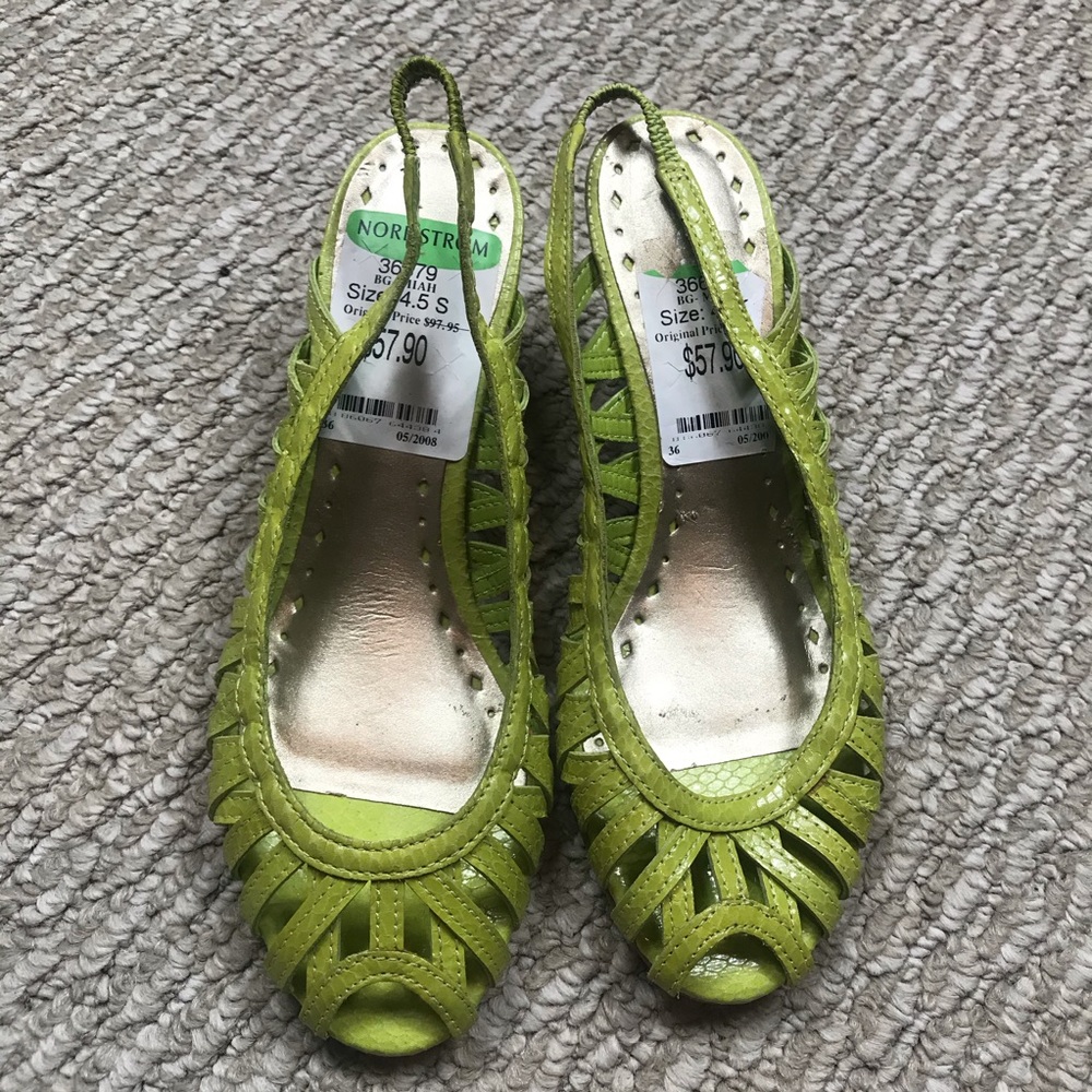 NWT bcbgmaxazria Leather wedges girl Sz 4,5